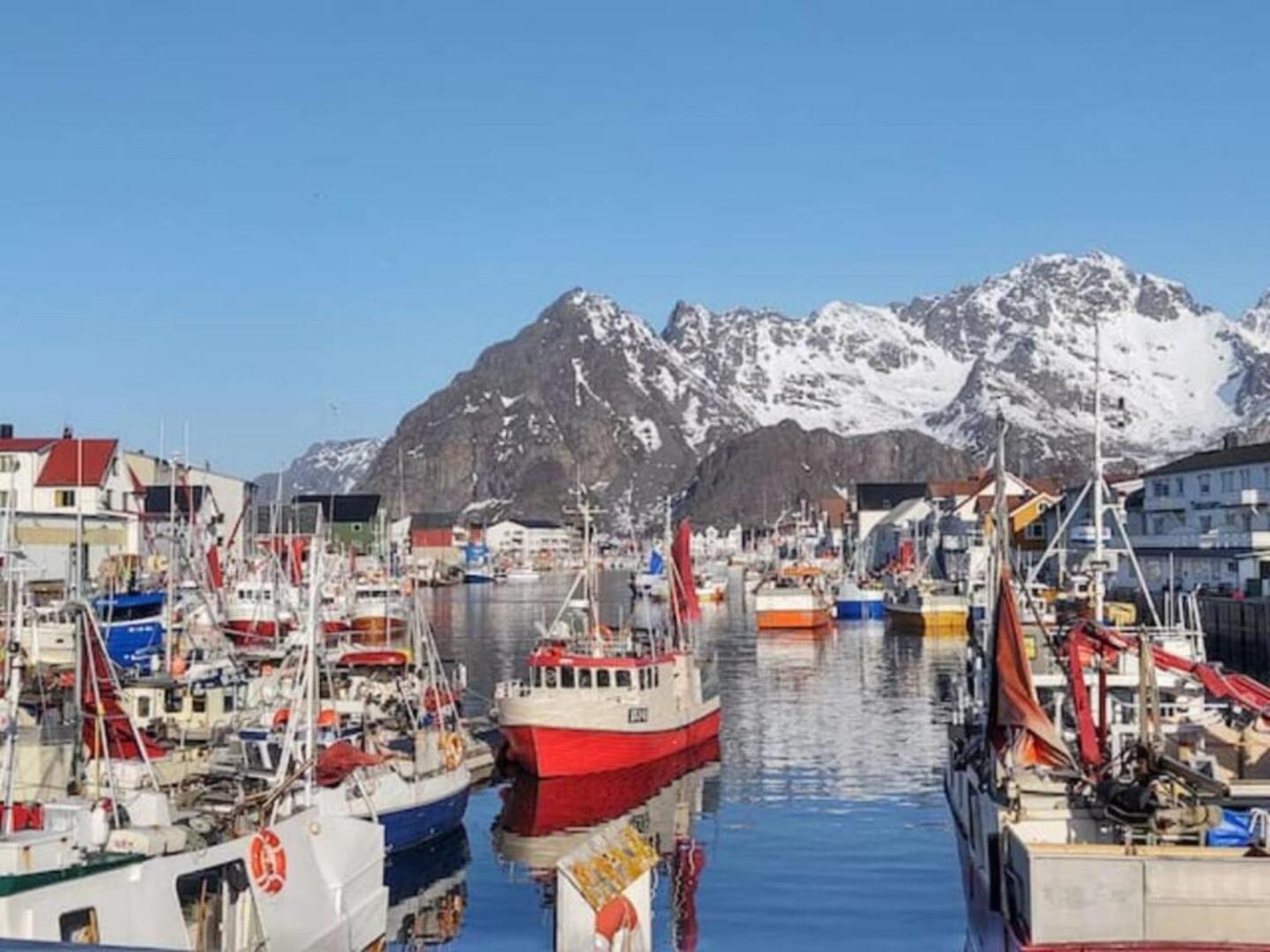 Leilighet I Banhammaren Med Balkong Henningsvaer Luaran gambar